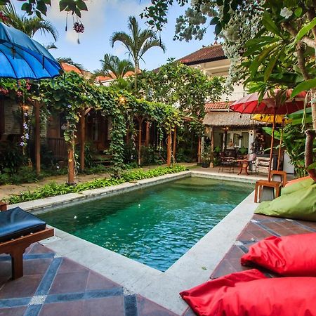 Bening Hut And Spa Seminyak Exteriör bild