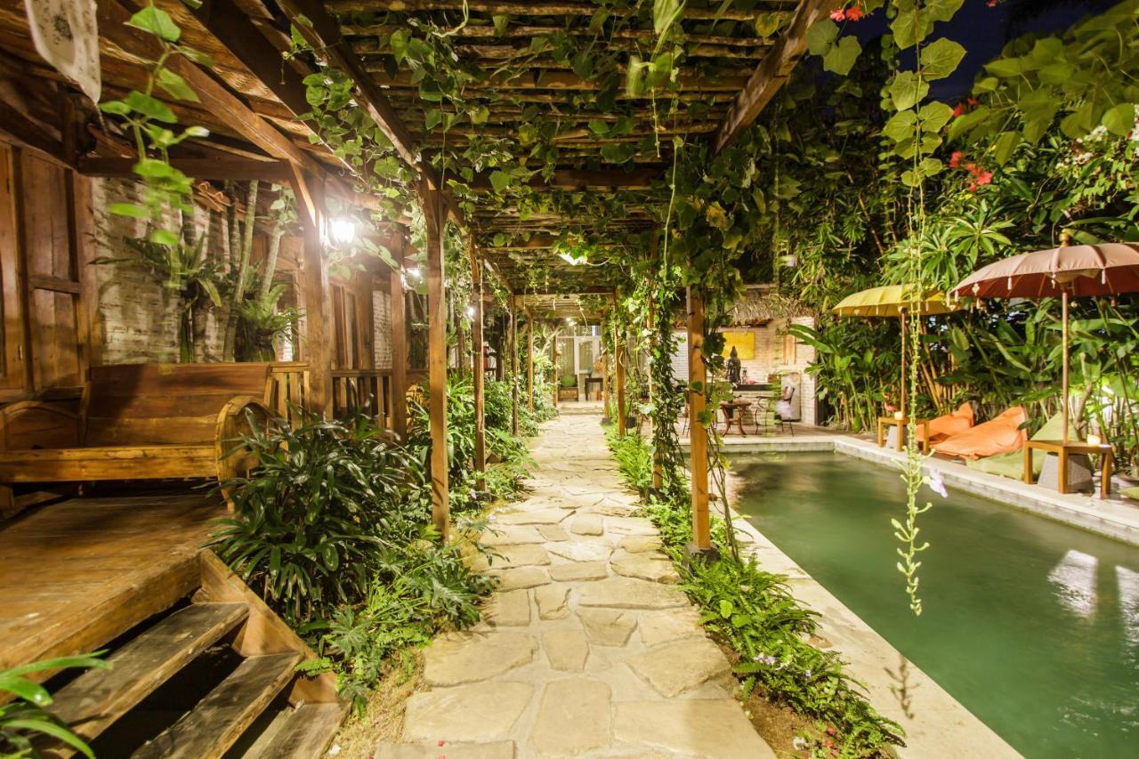 Bening Hut And Spa Seminyak Exteriör bild
