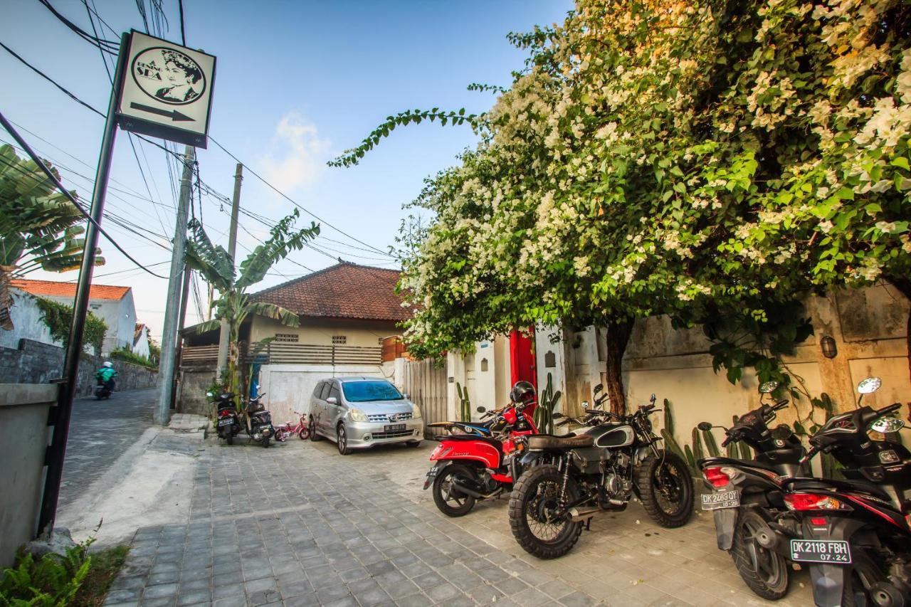 Bening Hut And Spa Seminyak Exteriör bild