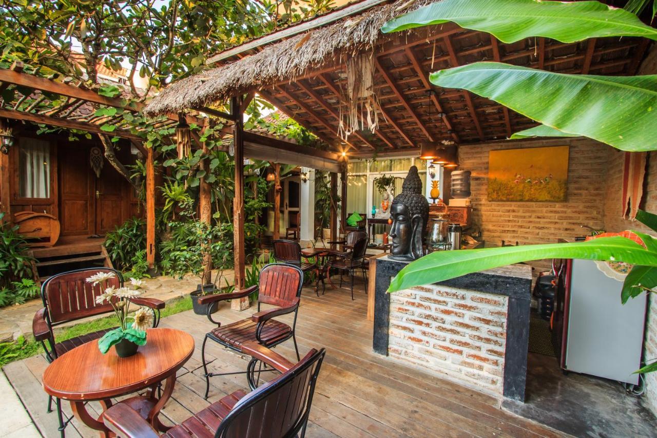 Bening Hut And Spa Seminyak Exteriör bild