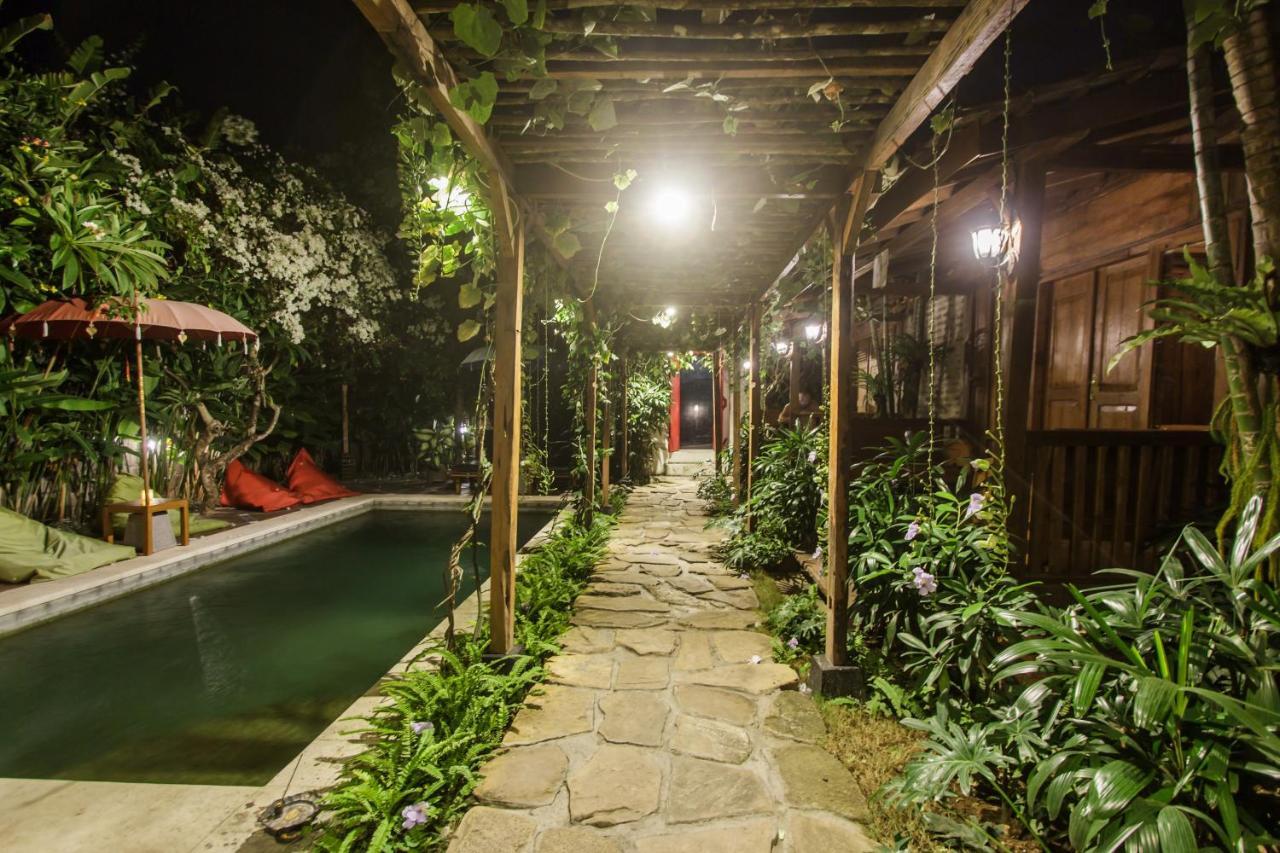 Bening Hut And Spa Seminyak Exteriör bild