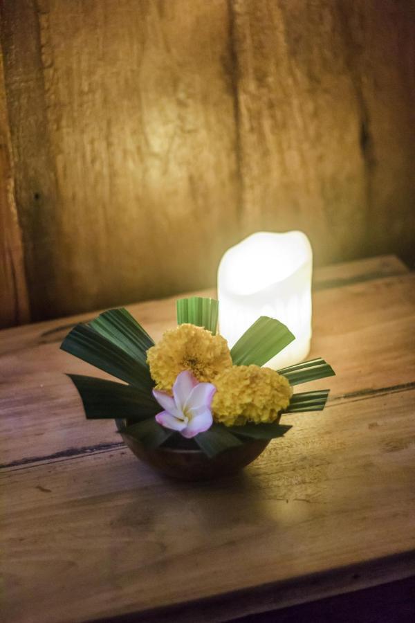Bening Hut And Spa Seminyak Exteriör bild