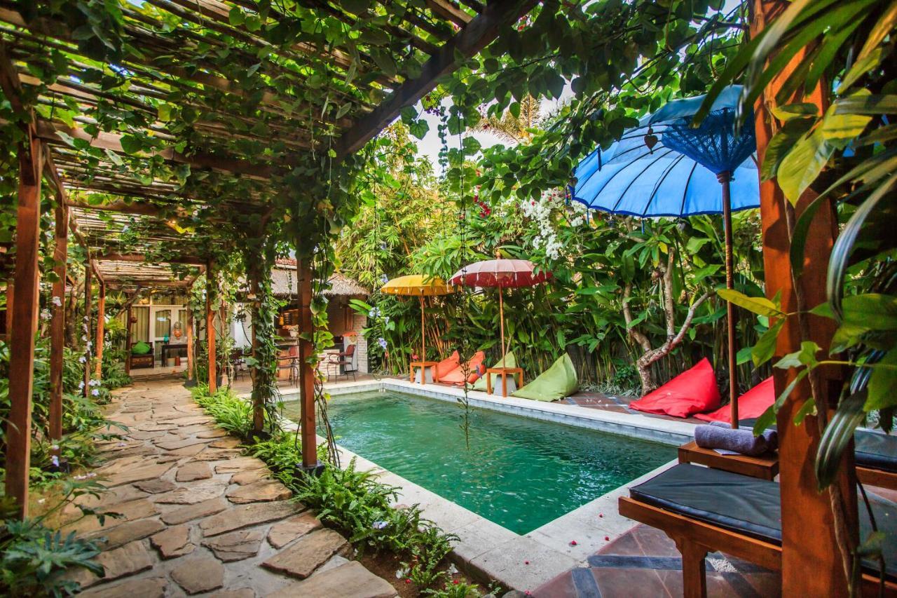 Bening Hut And Spa Seminyak Exteriör bild