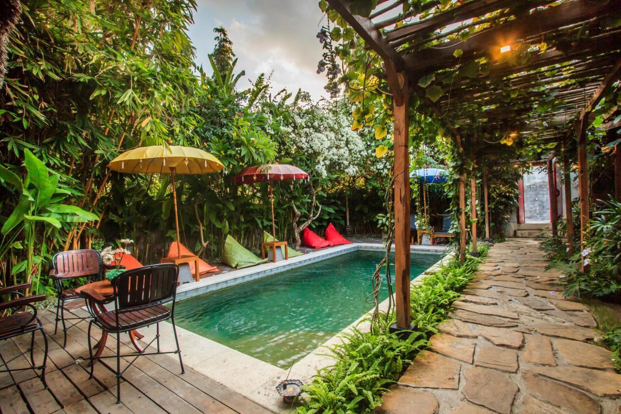 Bening Hut And Spa Seminyak Exteriör bild